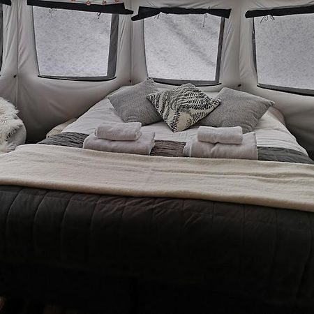 Готель Glamping Lofoten Kongsjorda Екстер'єр фото