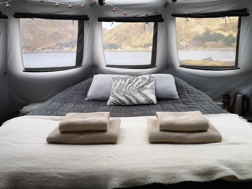 Готель Glamping Lofoten Kongsjorda Екстер'єр фото